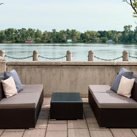Hilton Vienna Waterfront-3